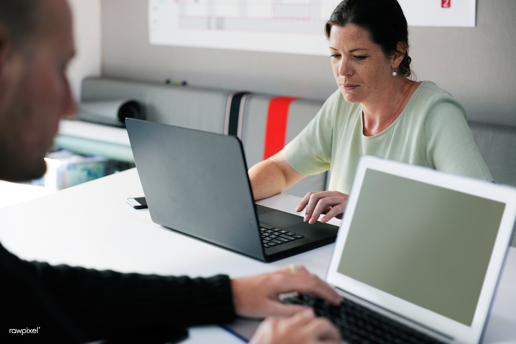 Clear digital communication in a shared workspace